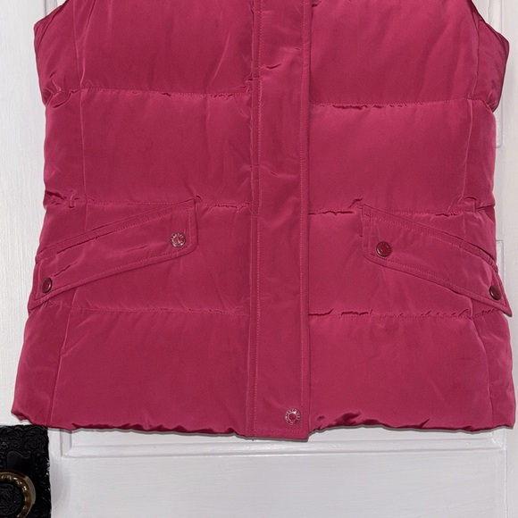 TALBOTS DUCK DOWN PINK HOODED PUFFER VEST WITH FAUX FUR TRIM - Picture 3 of 8